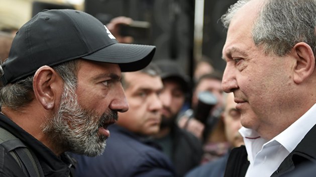 Президент Армении принял отставку кабмина Пашиняна